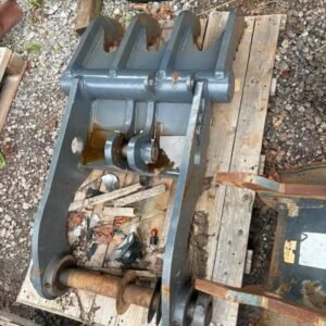 🚜 FOR SALE – Tag Thumb for John Deere 135G Excavator 🚜