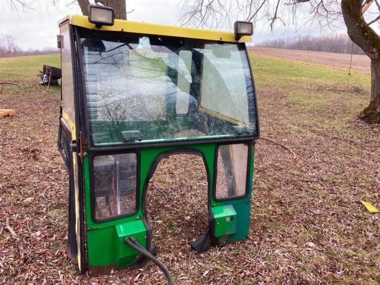 🚜 FOR SALE – Curtis Cab for John Deere 4500–4710 Compact Tractors – $1,000 🚜